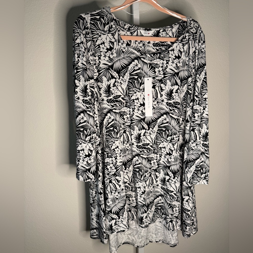 NWT Black and White Floral Tunic Top